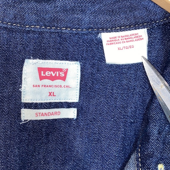 Men's Levi's Dark Wash Western Snap Shirt - Picture 6 of 6